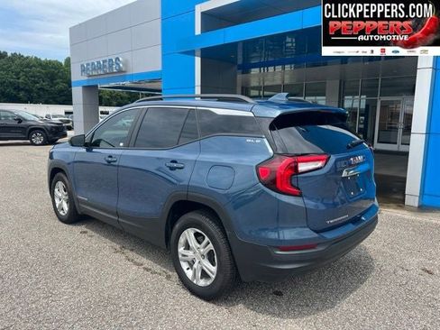Used 2024 GMC Terrain SLE w/ Driver Convenience Package FWD image 4