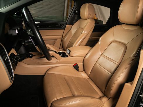 Used 2019 Porsche Cayenne AWD/4WD image 4