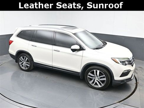 Used 2017 Honda Pilot Touring image 1