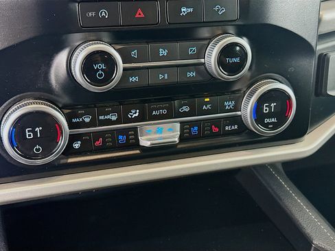 Used 2024 Ford Expedition XLT image 24