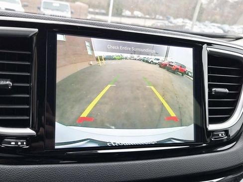 Used 2024 Chrysler Pacifica Touring-L image 28