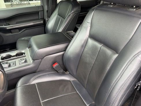 Used 2019 Ford Expedition XLT w/ Equipment Group 202A AWD/4WD image 9