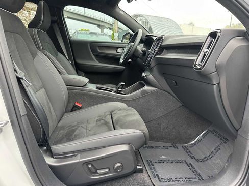 Certified 2023 Volvo C40 P8 Recharge Ultimate image 8