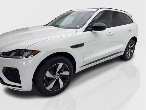 Used 2024 Jaguar F-PACE R-Dynamic S image 11