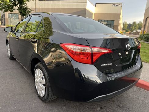 Used 2019 Toyota Corolla LE w/ Carpet Mat Package (TMS) FWD image 3