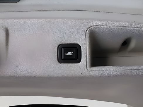 Used 2020 GMC Terrain Denali w/ Denali Premium Package FWD image 18