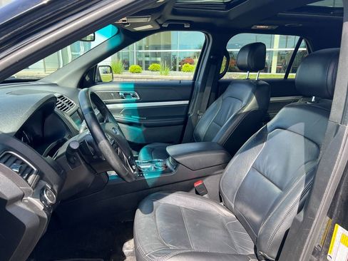 Used 2016 Ford Explorer XLT w/ Equipment Group 202A AWD/4WD image 10
