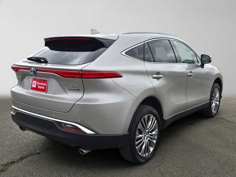 Used 2022 Toyota Venza XLE AWD/4WD image 4