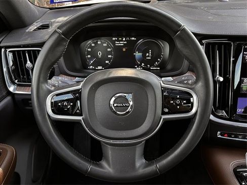 Used 2021 Volvo S60 T8 Inscription image 16