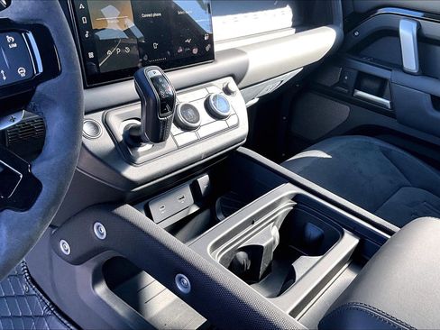 Used 2023 Land Rover Defender 110 V8 image 17