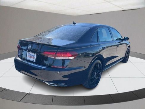 Used 2021 Volkswagen Passat 2.0T R-Line image 3