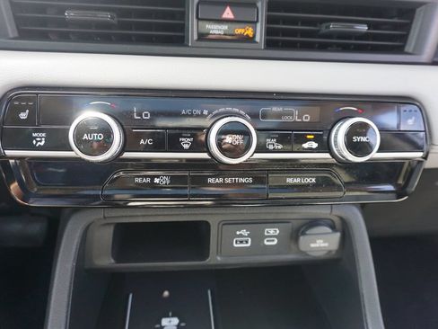 Used 2023 Honda Pilot Touring image 13