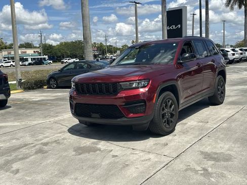 Used 2024 Jeep Grand Cherokee Altitude AWD/4WD image 2