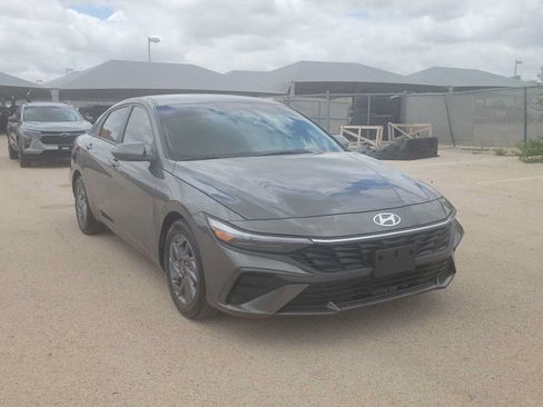 Used 2024 Hyundai Elantra SEL FWD image 2