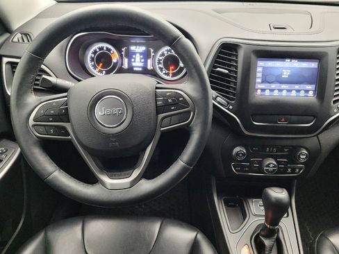 Used 2019 Jeep Cherokee Latitude Plus w/ Comfort/Convenience Group image 22