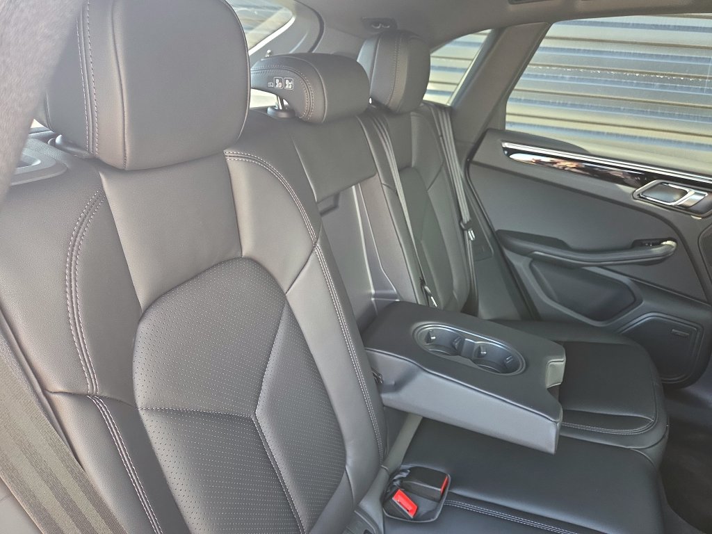 Certified 2026 Porsche Macan AWD/4WD image 24