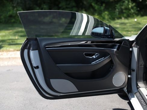 Used 2020 Bentley Continental GT image 27