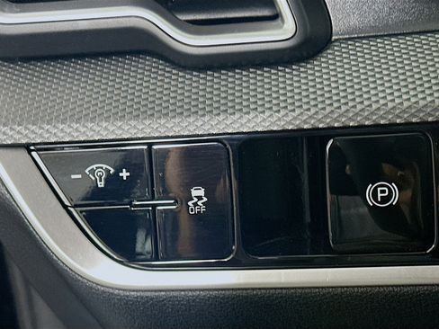 Used 2025 Kia Sportage LX image 16