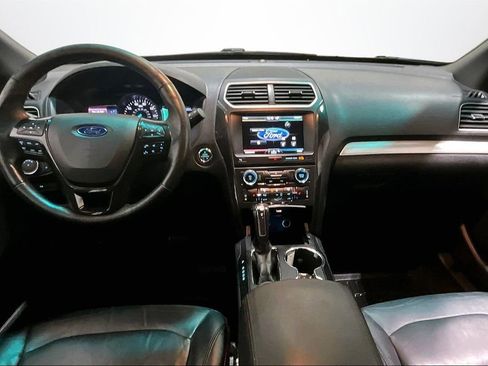 Used 2016 Ford Explorer XLT w/ Equipment Group 202A image 7