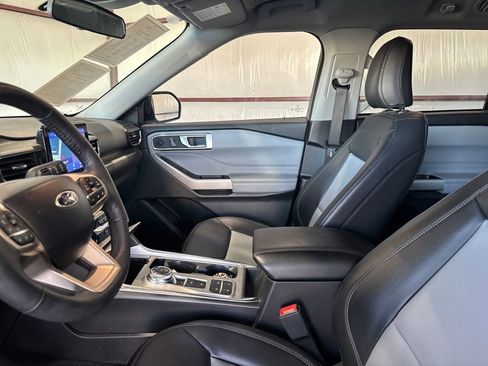 Used 2024 Ford Explorer XLT w/ Equipment Group 202A image 11