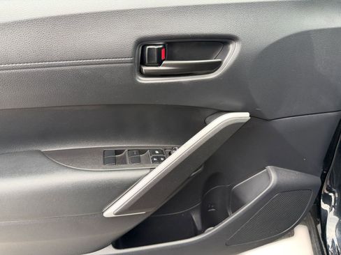 Used 2025 Toyota Corolla Cross LE image 13