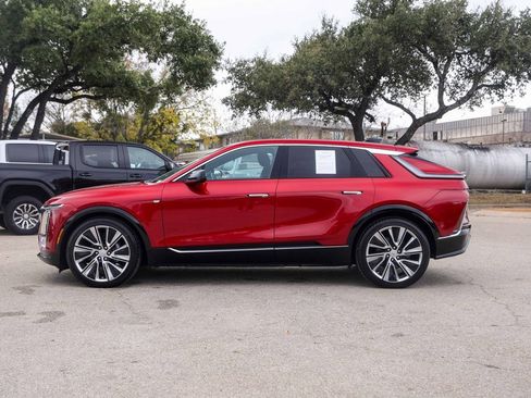 Used 2025 Cadillac Lyriq Luxury image 2