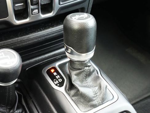 Used 2018 Jeep Wrangler Unlimited Sport S AWD/4WD image 12