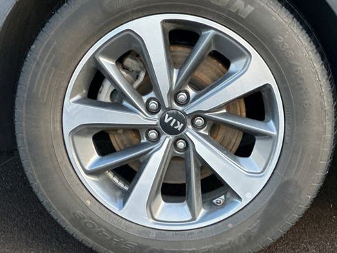 Used 2020 Kia Sorento LX image 26