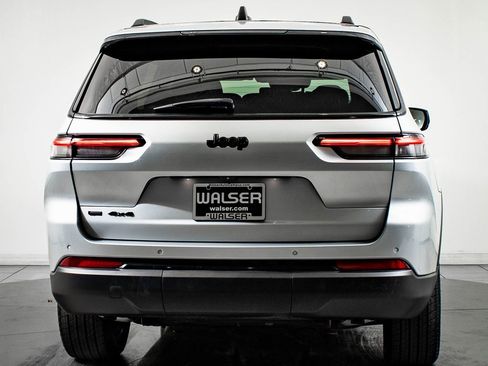 Used 2021 Jeep Grand Cherokee L Laredo image 10