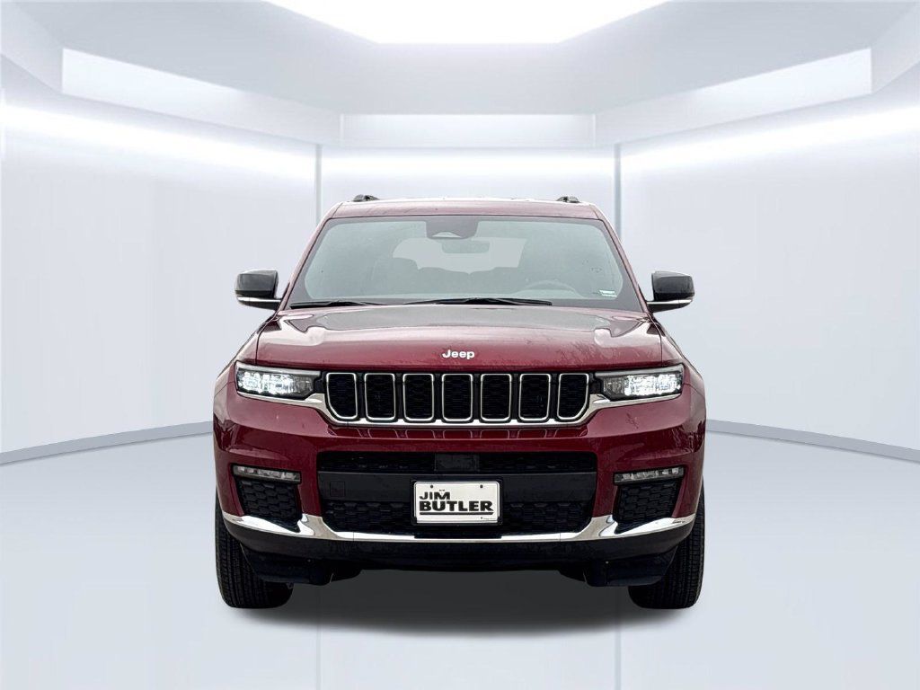 Used 2025 Jeep Grand Cherokee L Limited w/ Trailer Tow Package AWD/4WD image 11