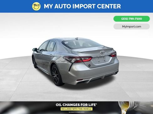 Used 2023 Toyota Camry SE AWD/4WD image 4
