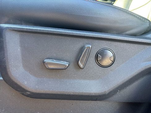 Used 2025 Ford F250 Lariat w/ Chrome Package image 2