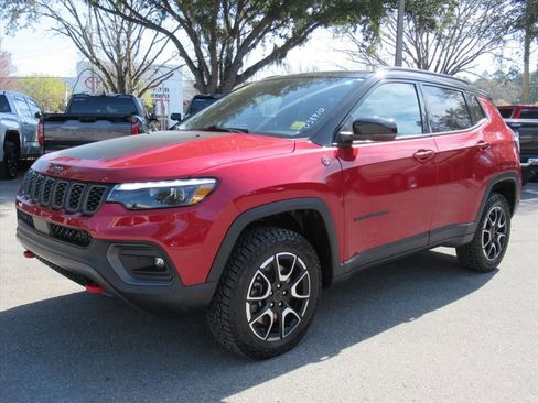 Certified 2025 Jeep Compass Trailhawk w/ Trailhawk Elite Group image 3