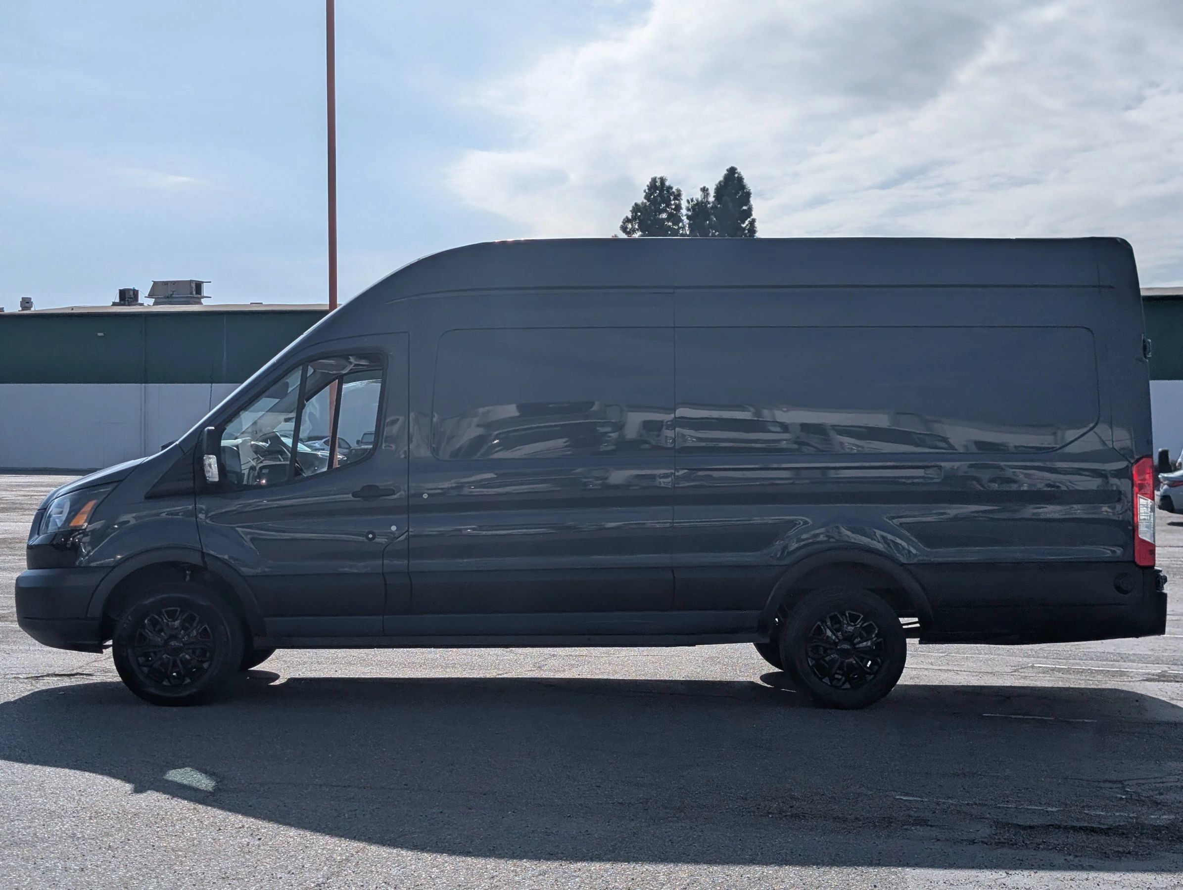 Used 2019 Ford Transit 250 148 High Roof Extended RWD image 5