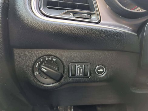 Used 2019 Dodge Challenger SXT image 24