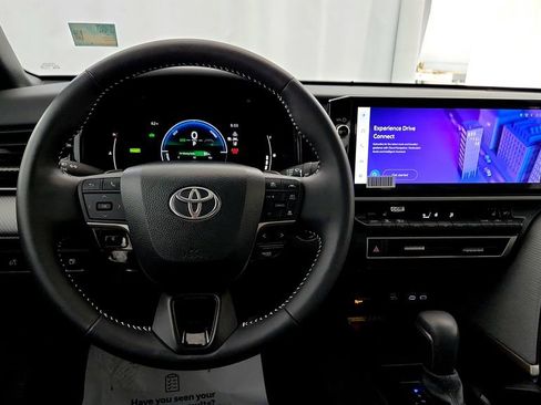 Used 2025 Toyota Camry Hybrid FWD image 27