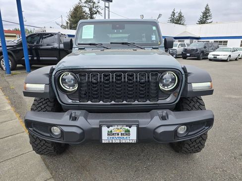 Used 2024 Jeep Wrangler Unlimited Sport AWD/4WD image 2