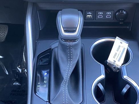 Certified 2025 Toyota Highlander XLE image 32