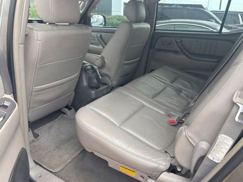 Used 2007 Toyota Sequoia Limited RWD image 2