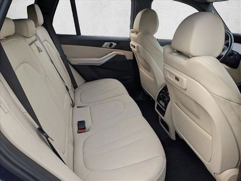 Used 2022 BMW X5 xDrive40i w/ Climate Comfort Package image 22