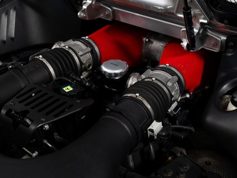 Used 2013 Ferrari 458 Spider image 39