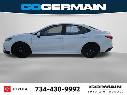 Used 2025 Toyota Camry SE image 11