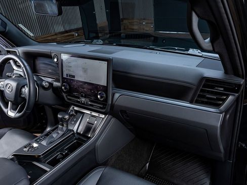 Used 2024 Lexus GX 550 AWD/4WD image 18