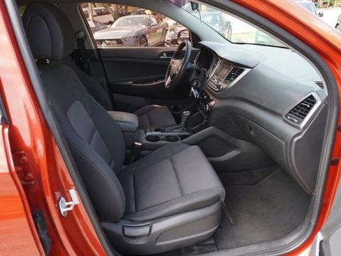 Used 2017 Hyundai Tucson SE w/ SE Popular Package 02 FWD image 3
