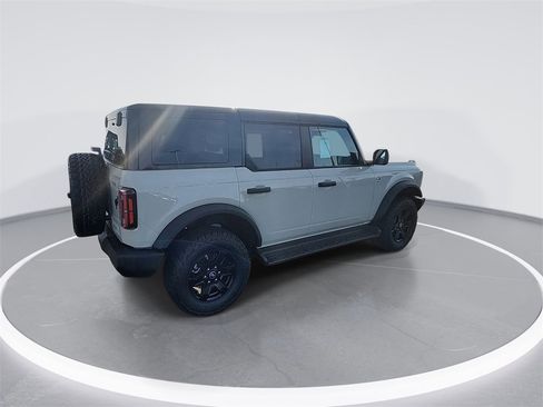 New 2025 Ford Bronco Outer Banks w/ Black Appearance Package image 8