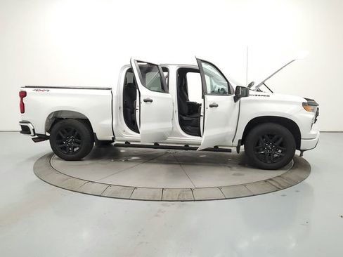 Used 2023 Chevrolet Silverado 1500 Custom image 16