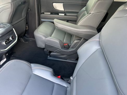 New 2025 Ford Expedition Active image 12