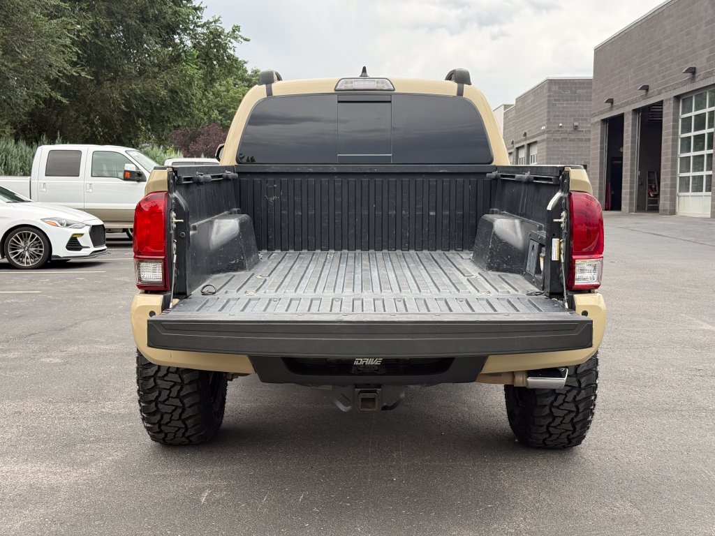 Used 2019 Toyota Tacoma TRD Sport w/ Technology Package AWD/4WD image 12