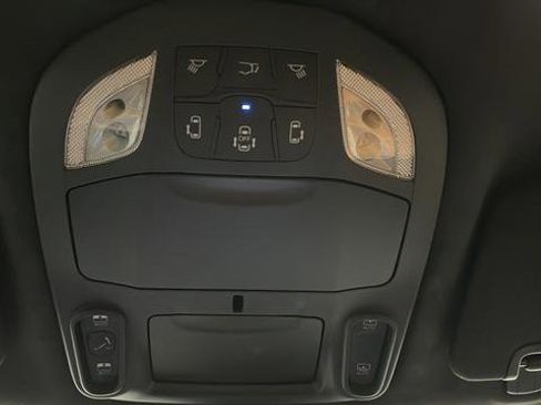 Used 2023 Chrysler Pacifica Pinnacle FWD image 31