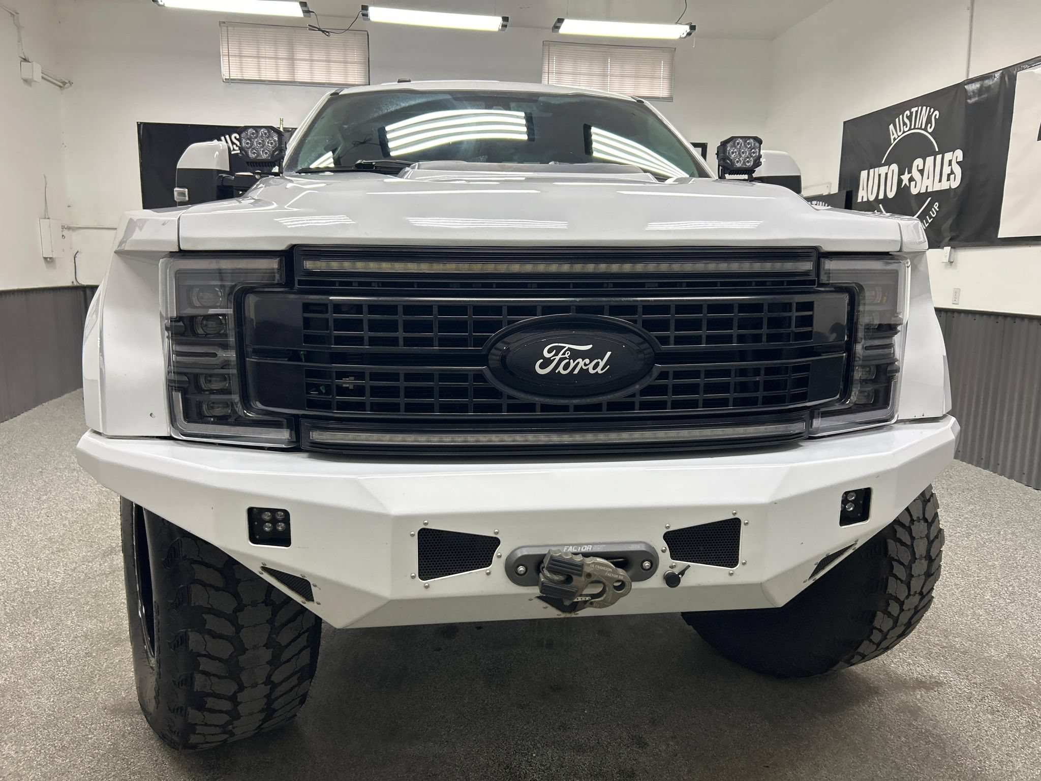 Used 2017 Ford F350 Lariat w/ Lariat Ultimate Package AWD/4WD image 2